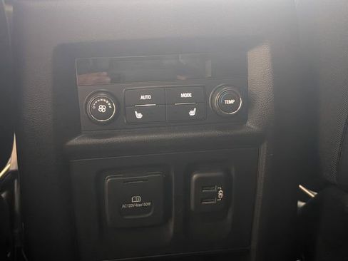 Used 2023 Chevrolet Traverse Premier FWD image 15