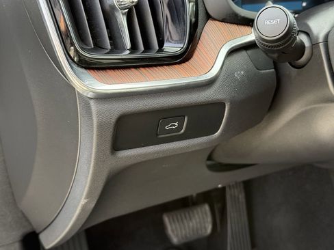Certified 2025 Volvo V60 B5 Cross Country Plus image 20
