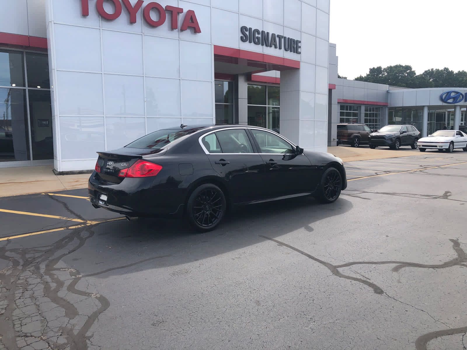 Used 2011 INFINITI G37 x Sedan w/ Premium Pkg AWD/4WD image 2