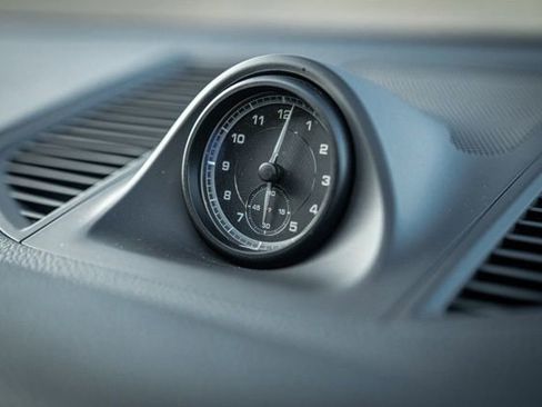 Used 2023 Porsche Macan Turbo image 30