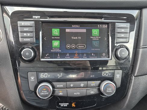 Used 2018 Nissan Rogue SV w/ Premium Package FWD image 28