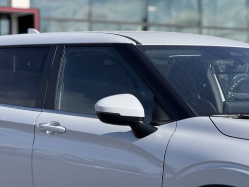 New 2025 Mitsubishi Outlander ES image 4