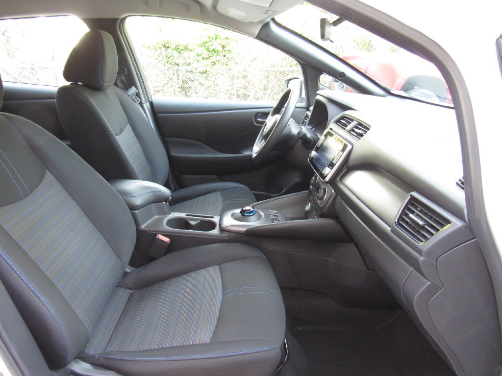 Used 2025 Nissan Leaf S FWD image 17