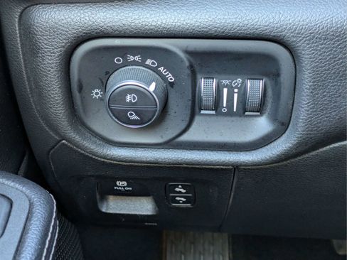 Used 2025 RAM 1500 Laramie image 24