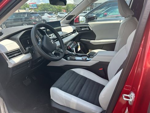 New 2025 Mitsubishi Outlander SE image 10