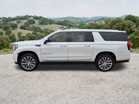 Used 2021 GMC Yukon XL Denali w/ Denali Premium Package AWD/4WD image 5