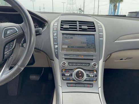 Used 2017 Lincoln MKZ Select image 11