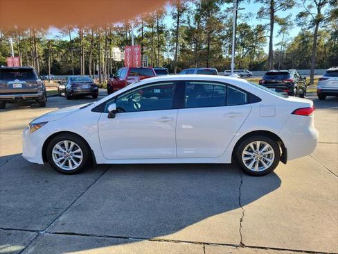 Certified 2025 Toyota Corolla LE image 2