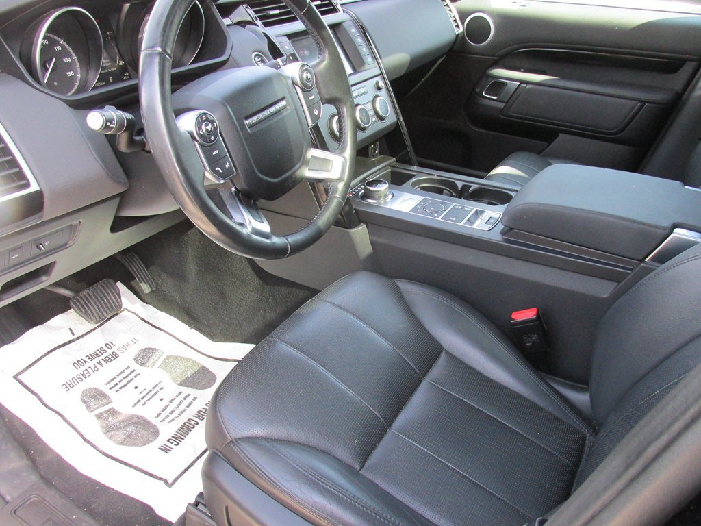 Used 2017 Land Rover Discovery SE AWD/4WD image 9