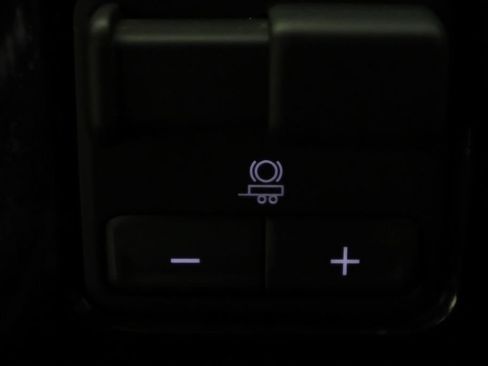 Used 2025 GMC Sierra 1500 SLT AWD/4WD image 24