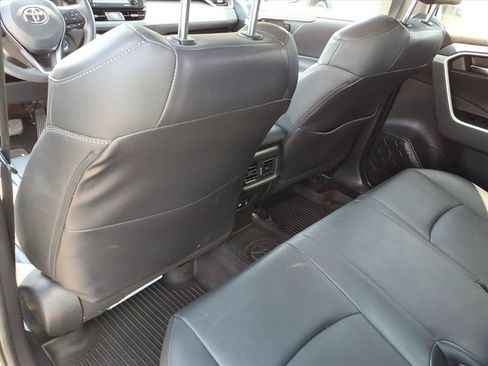Used 2021 Toyota RAV4 XLE Premium AWD/4WD image 15