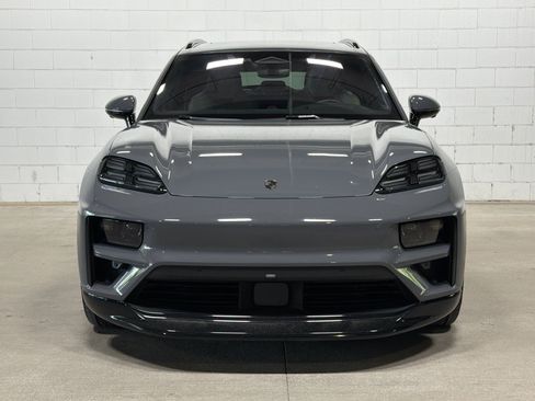 Certified 2025 Porsche Macan Turbo Electric AWD/4WD image 9