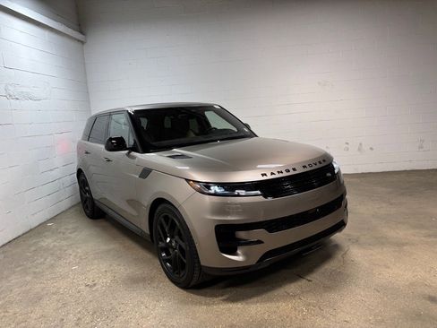 Used 2023 Land Rover Range Rover Sport SE image 4