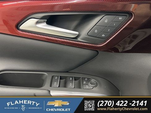 Used 2025 Chevrolet Traverse RS image 23