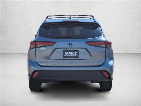 Used 2023 Toyota Highlander XLE image 7