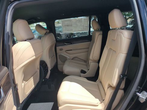 New 2026 Jeep Grand Cherokee L Limited RWD image 15