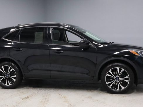 Used 2022 Ford Escape SE w/ SE Sport Appearance Package image 5