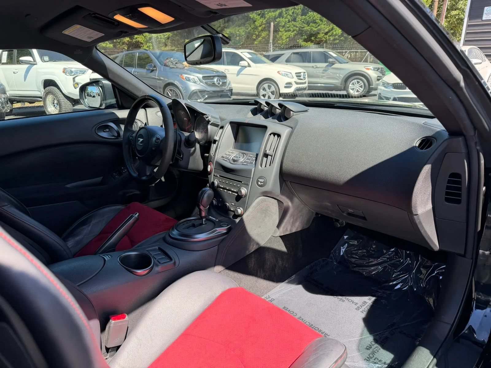 Used 2017 Nissan 370Z NISMO RWD image 12