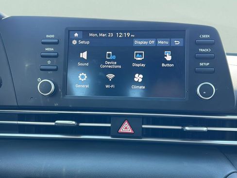 Certified 2025 Hyundai Elantra SE image 25