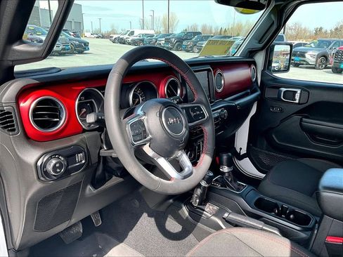 Used 2023 Jeep Gladiator Rubicon w/ Cold Weather Group image 8