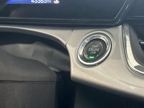 Used 2025 Chevrolet Trax LT FWD image 24