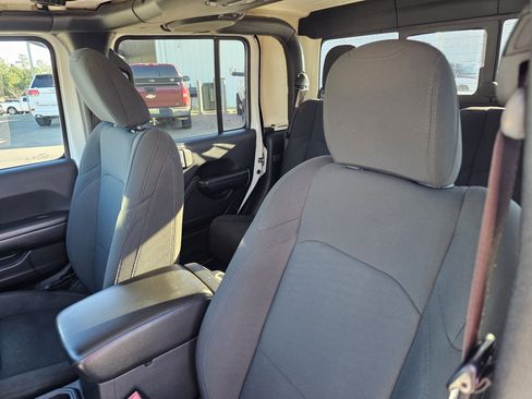 Used 2020 Jeep Gladiator Sport w/ Quick Order Package 24S image 19