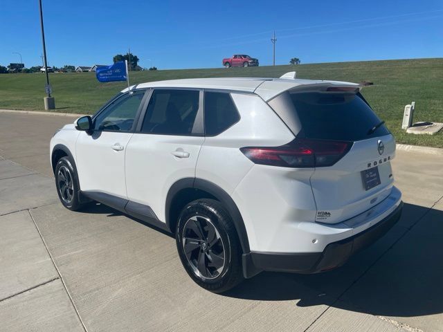 Used 2025 Nissan Rogue SV AWD/4WD image 6