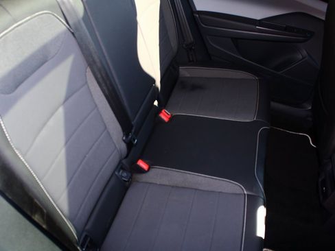 Used 2023 Volkswagen Taos SE image 9