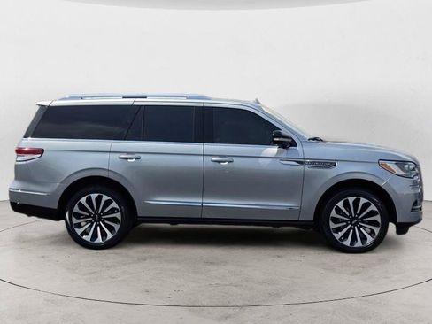 Used 2024 Lincoln Navigator Reserve AWD/4WD image 2