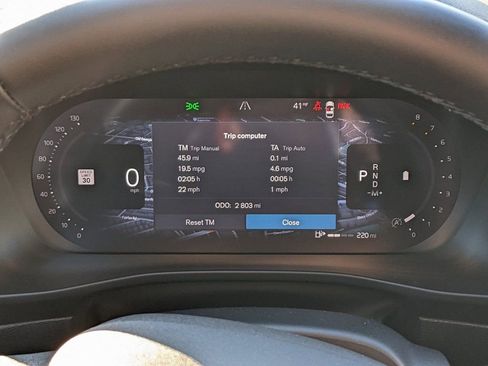 Certified 2026 Volvo XC40 B5 Plus w/ Protection Package Premier image 15