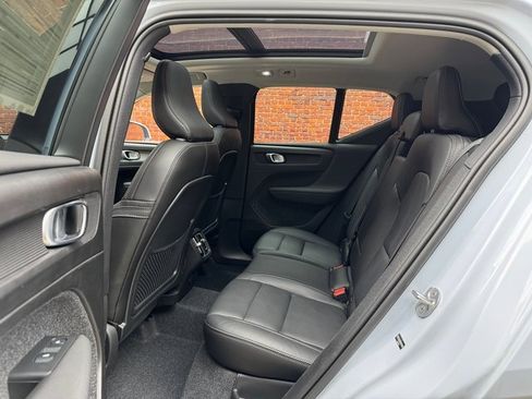 Used 2025 Volvo XC40 B5 Core image 23