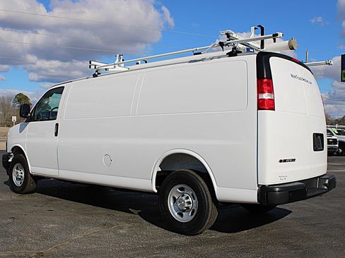 Used 2025 Chevrolet Express 2500 Extended w/ Communications Package image 5