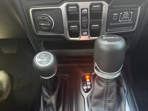 Used 2025 Jeep Gladiator Sport AWD/4WD image 13