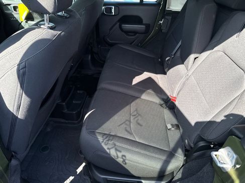 Used 2023 Jeep Wrangler Unlimited image 10