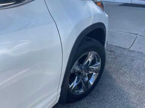 Used 2019 Toyota Highlander Limited Platinum image 11
