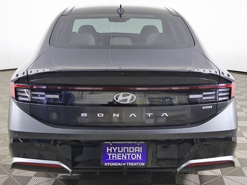 Used 2025 Hyundai Sonata Limited image 17