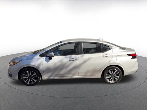 Used 2025 Nissan Versa SV image 9