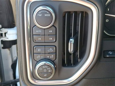 Used 2022 GMC Sierra 2500 AT4 w/ AT4 Premium Plus Package image 23