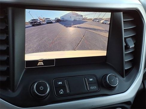 Used 2023 GMC Acadia SLT image 11