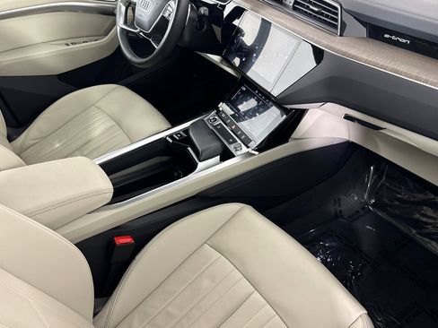 Used 2024 Audi Q8 e-tron Premium image 15