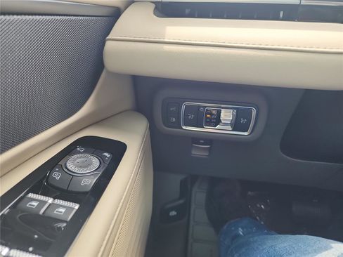 New 2025 Lincoln Nautilus Premier image 31