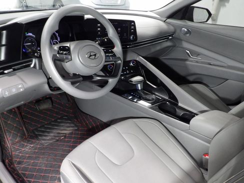 Used 2023 Hyundai Elantra Blue w/ Preferred Accessory Package image 10