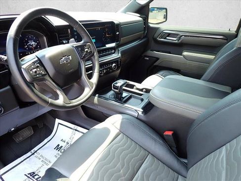 Used 2023 Chevrolet Silverado 1500 ZR2 w/ Technology Package AWD/4WD image 9