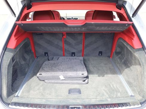 Used 2023 Bentley Bentayga Extended Wheelbase image 16