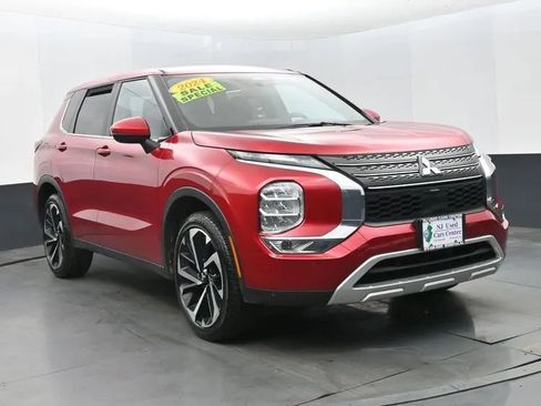 Used 2024 Mitsubishi Outlander FWD image 2