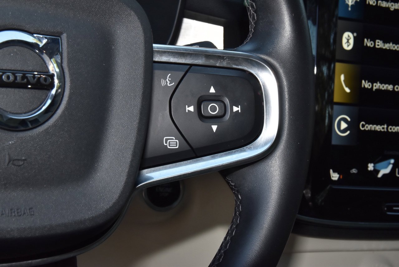 Used 2022 Volvo XC40 T5 Momentum AWD/4WD image 23