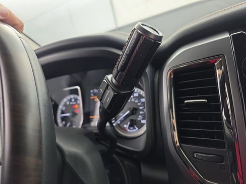 Used 2019 Nissan Titan Platinum Reserve image 35