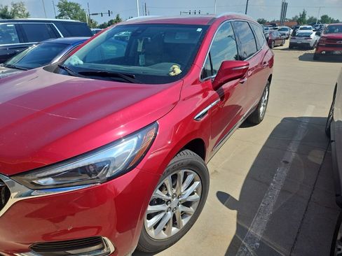 Used 2019 Buick Enclave Premium w/ Experience Buick Package FWD image 2