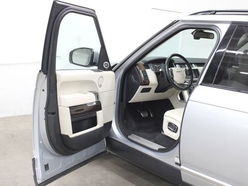 Used 2014 Land Rover Range Rover Supercharged image 9