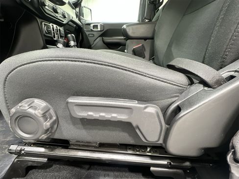 Used 2021 Jeep Wrangler Unlimited Sport image 12